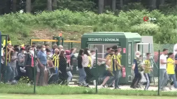 Fenerbahçeli taraftarlardan antrenmana yoğun ilgi