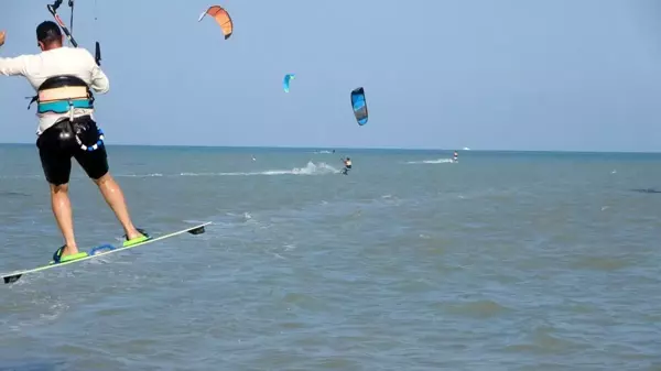 Adana kitesurf merkezi oluyor