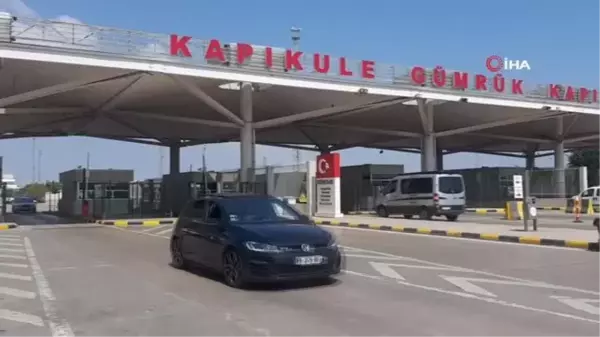 Kapıkule'de gurbetçilerin yüzü güldü