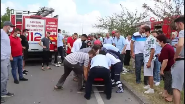 AAKarşı şeride geçen otomobil tır ile çarpıştı: 5 yaralı