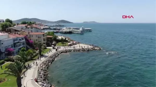 İSTANBULLULAR BÜYÜKADA'YA AKIN ETTİ; MÜSİLAJSIZ DENİZE GİRDİLER