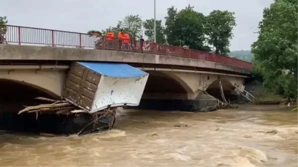 Almanya'da selden etkilenen Türkler yaşadıkların anlattı