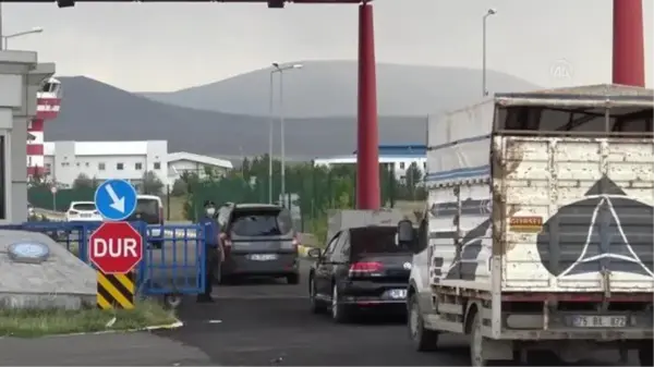 Kars Harakani Havalimanı'nda bayram yoğunluğu