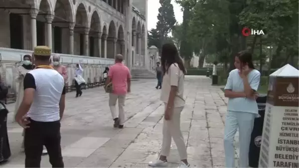 Süleymaniye Camii'nde binlerce vatandaşın katılımıyla bayram namazı kılındı