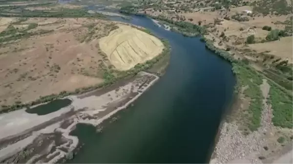 Bingöllü gençler Murat Nehri'nin sularında gelecekleri için kürek çekiyor