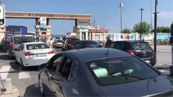 ÇANAKKALE - Feribot iskelelerinde tatilcilerin dönüş yoğunluğu erken başladı