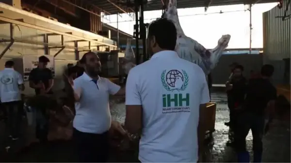 İHH, Gazze Şeridi'ndeki 6 bin 500 aileye kurban eti dağıttı