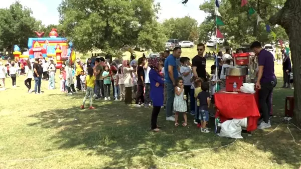 Yüzlerce kişi toplu bayramlaşma töreninde bir araya geldi