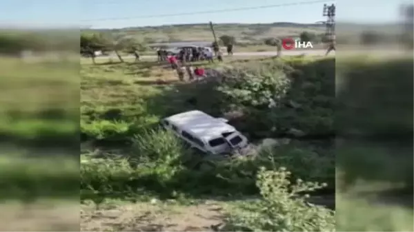 Mevsimlik işçileri taşıyan minibüs dereye uçtu