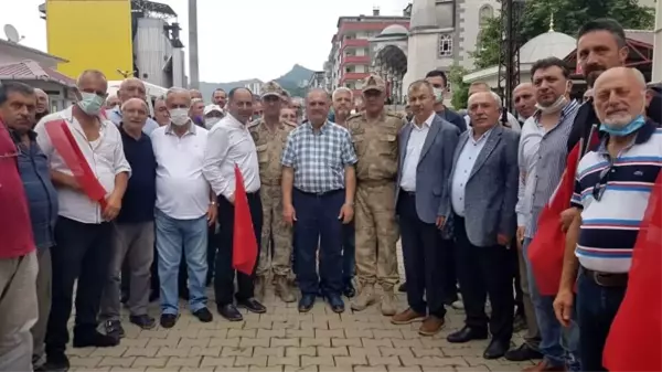 Arhavi'deki 1 haftalık sel görevi sona eren komandolar birliklerine uğurlandı