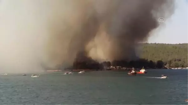 Milas'taki yangında tatilcilerin tahliyesi için tekneleriyle yardıma koştular