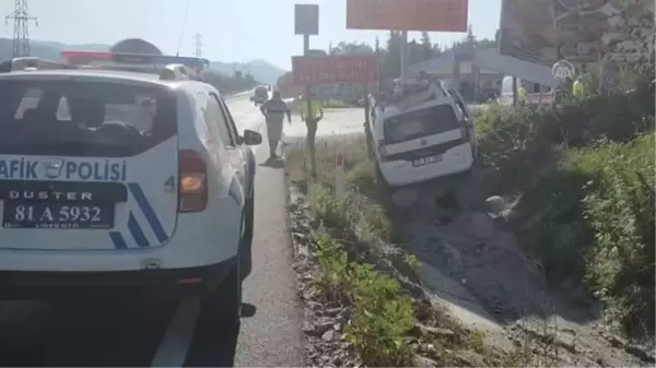 Bolu Dağı'nda hafif ticari araç devrildi: 3 yaralı