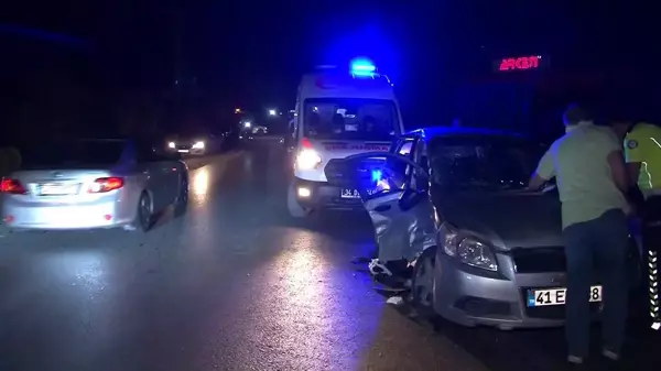 Arnavutköy'de 2 otomobil çarpıştı: Anne ve 2 çocuğu yaralandı