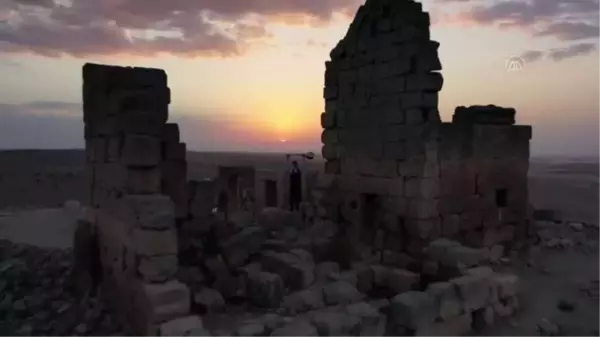 DİYARBAKIR - Zerzevan Kalesi'nin gün batımı fotoğrafları sergilere ilham kaynağı oluyor