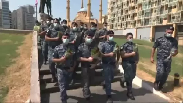 Lübnanlılar birinci yılında Beyrut Limanı'ndaki patlamanın kurbanlarını anıyor