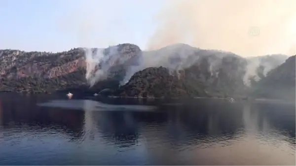 Marmaris'teki orman yangınına, gemiyle denizden de müdahale ediliyor (2)