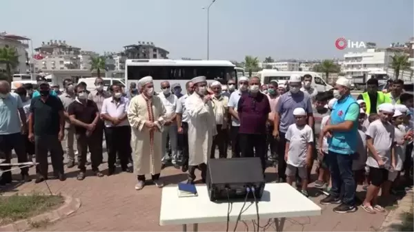 Onlarca kişi Manavgat'taki yangınların durması için yağmur duası yaptı