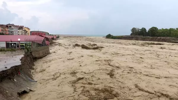 Sinop'u sel vurdu, Ayancık sular altında kaldı