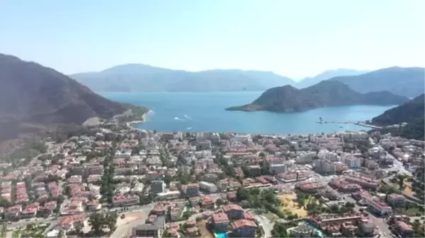 MUĞLA -Marmaris'te havadan görüntülenen yanan alanlar yangının büyüklüğünü gözler önüne seriyor (1)