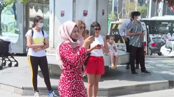 Türkiye Böbrek Vakfı, su tüketiminin önemine dikkati çekmek için vatandaşlara broşür dağıttı