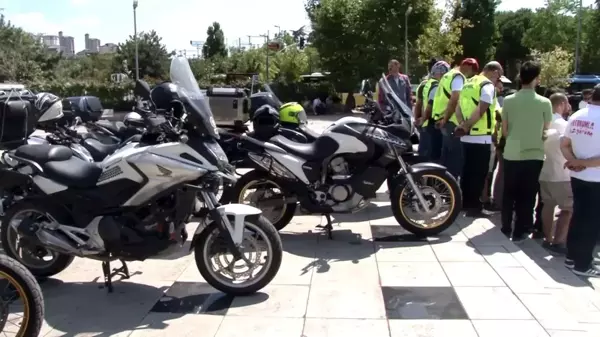 Kadıköy'de motosiklet sürücülerine farkındalık oluşturmak için etkinlik düzenlendi