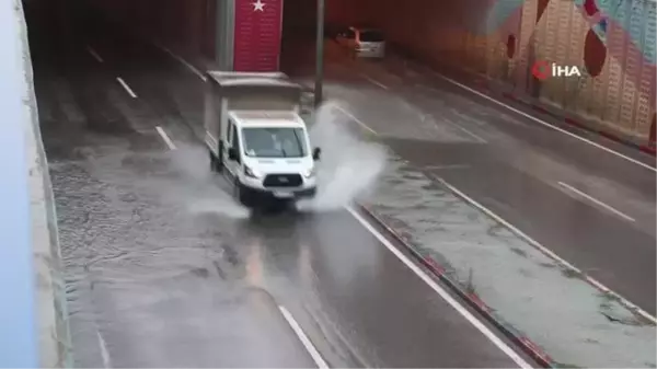 Karabük'te sağanak sonrası yollar göle döndü