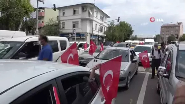 Yenilik Partisi Genel Başkanı Başkanı Yılmaz'a davul-zurna ve meşaleli karşılama