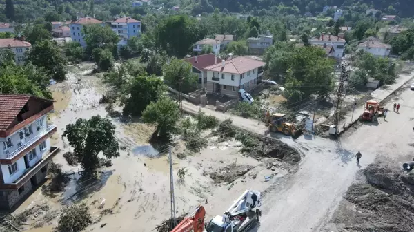 KASTAMONU - Selden etkilenen İnebolu'ya bağlı Özlüce köyü havadan görüntülendi