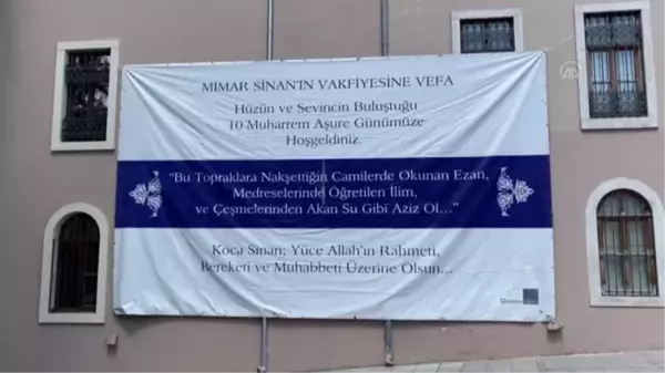 Mimar Sinan'ın vasiyeti üzerine Süleymaniye Camisi'nde aşure dağıtıldı