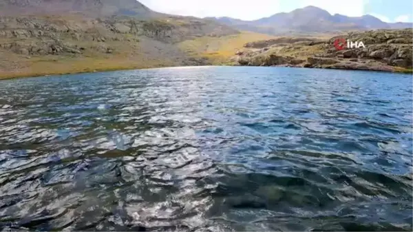 Eşsiz manzarasıyla hayran bırakıyor... Artabel Göllerinde yılın en kalabalık yürüyüşü