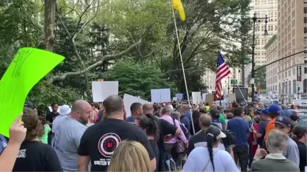 New York'ta aşı karşıtı protesto