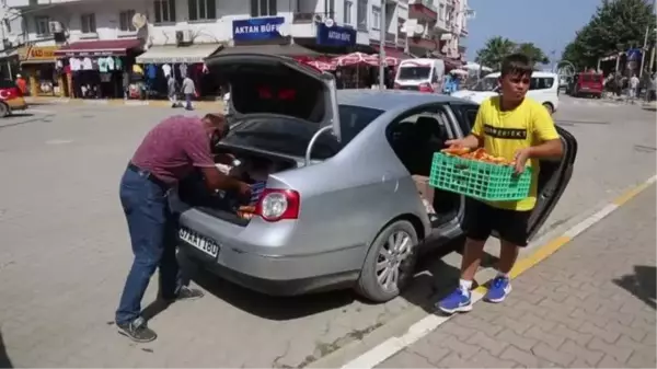 KASTAMONU - Ormandan topladığı mantarı afet mağduru öğrenciler için satıyor