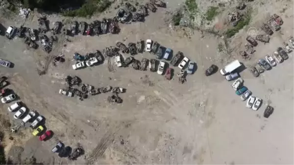 Son dakika haber! KASTAMONU - (Drone) Selde hurdaya dönen araçlar felaketin boyutlarını gözler önüne seriyor