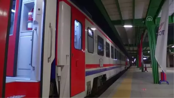 AFYONKARAHİSAR - Ankara'dan 99 gençle yola çıkan Zafer Treni Afyonkarahisar'a geldi