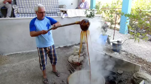 Mersin'de harnup pekmezi yapımına başlandı