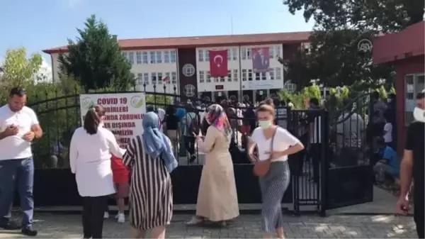 Fedakar dede uyum eğitimine başlayan torununu yalnız bırakmadı