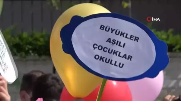 Veliler ve öğretmenler aşıya koştu