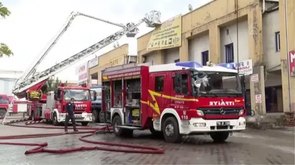 Son dakika haber... İş merkezinin çatısında çıkan yangın söndürüldü