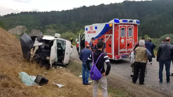 Tırla çarpışan işçi servisi yan yattı: 13 yaralı