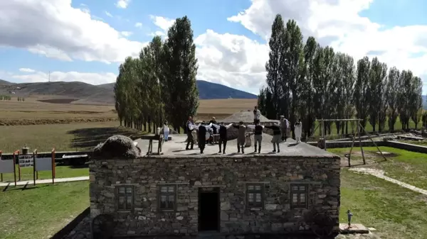 Avrupa'da 'Yılın Müzesi' seçilen müzede dam üstünde horon şov