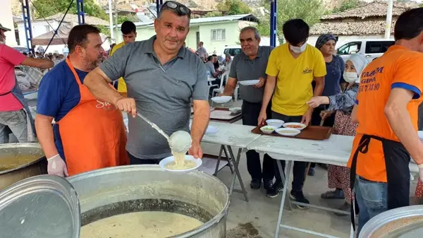 İmece usulü topladıkları parayla hayır yemeği ve yağmur duası yaptılar