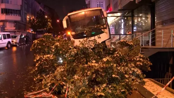 Son Dakika | Esenyurt'ta feci kaza: Midibüsün altında ezilerek can verdi