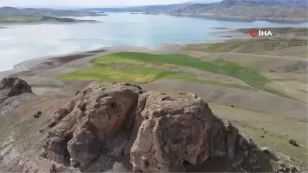 Elazığ'da Urartular dönemine ait olan Tanrıverdi Kalesi ilk günkü ihtişamını koruyor