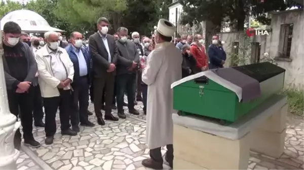 Otobüsün altında kalarak hayatını kaybeden restoran çalışanı son yolculuğuna uğurlandı