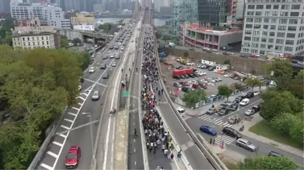 Aşı karşıtı protestocular Brooklyn Köprüsü üzerinden Manhattan'a yürüdü