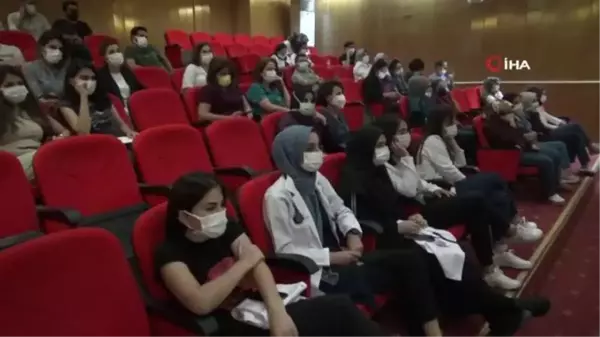 Dicle Üniversitesi Hastanesinde, '1-7 Ekim Dünya Emzirme Haftası' eğitim konferansı