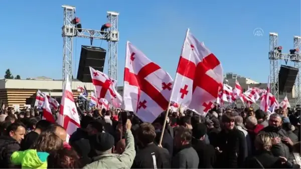 Gürcistan'da tutuklu eski Cumhurbaşkanı Saakaşvili'ye destek gösterisi