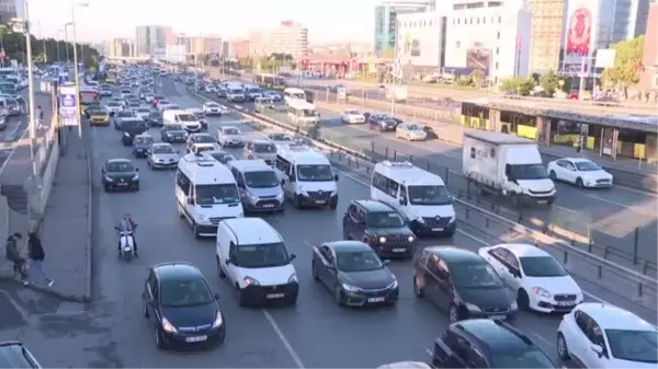 Haftanın ilk iş günü yoğun trafikle başladı