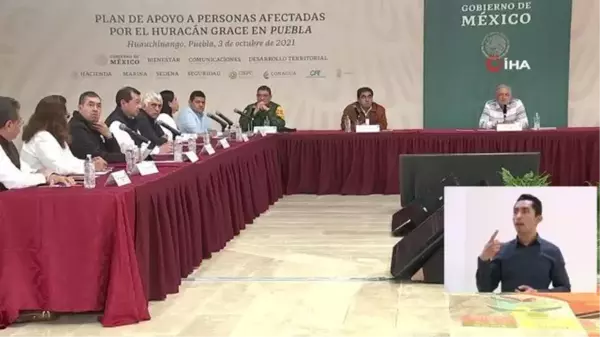 Meksika'da protestocular, Devlet Başkanı Obrador'un toplantısını bastı