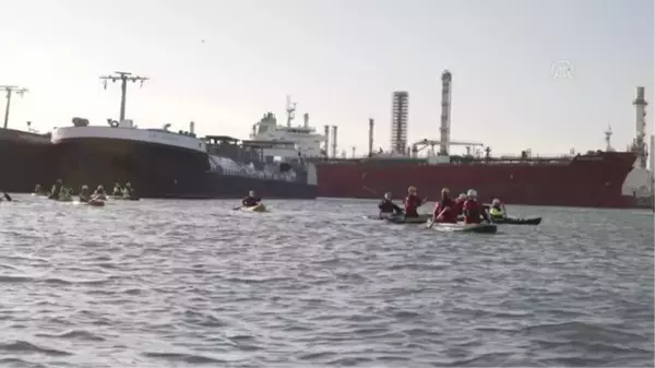 ROTTERDAM - Hollanda'da Greenpeace üyeleri petrol rafinerisinin girişini kapattı